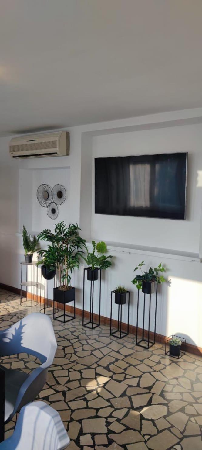 Sea House Lea Apartment โนวีวีโนดอลสกี ภายนอก รูปภาพ