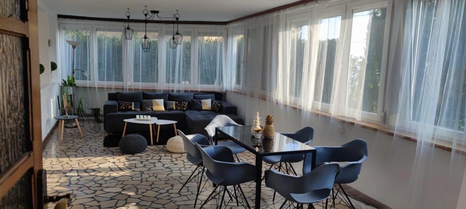 Sea House Lea Apartment โนวีวีโนดอลสกี ภายนอก รูปภาพ
