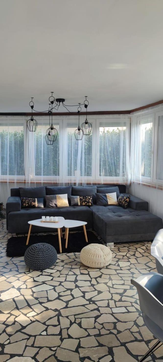 Sea House Lea Apartment โนวีวีโนดอลสกี ภายนอก รูปภาพ