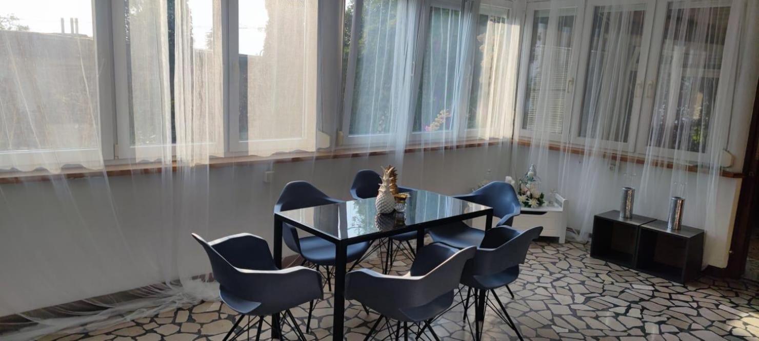 Sea House Lea Apartment โนวีวีโนดอลสกี ภายนอก รูปภาพ