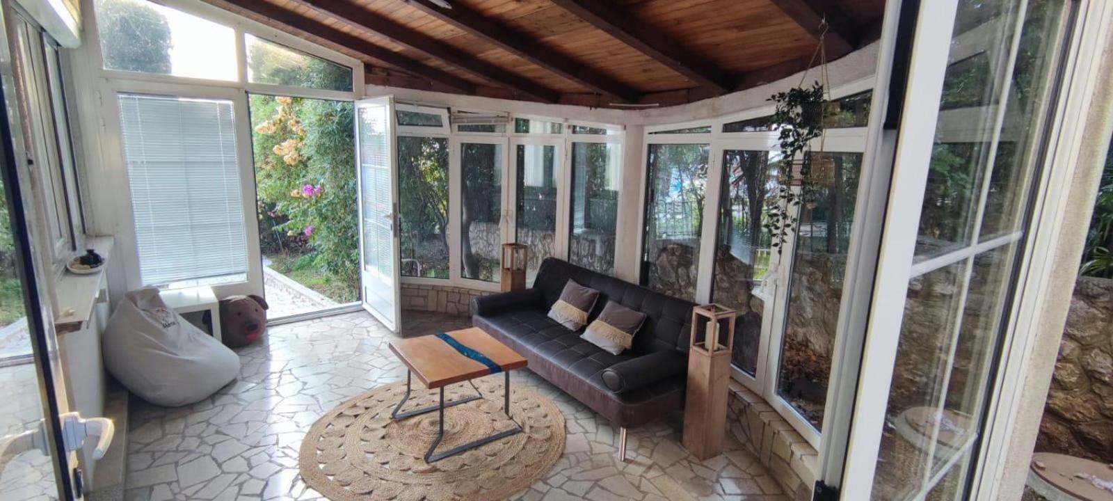 Sea House Lea Apartment โนวีวีโนดอลสกี ภายนอก รูปภาพ