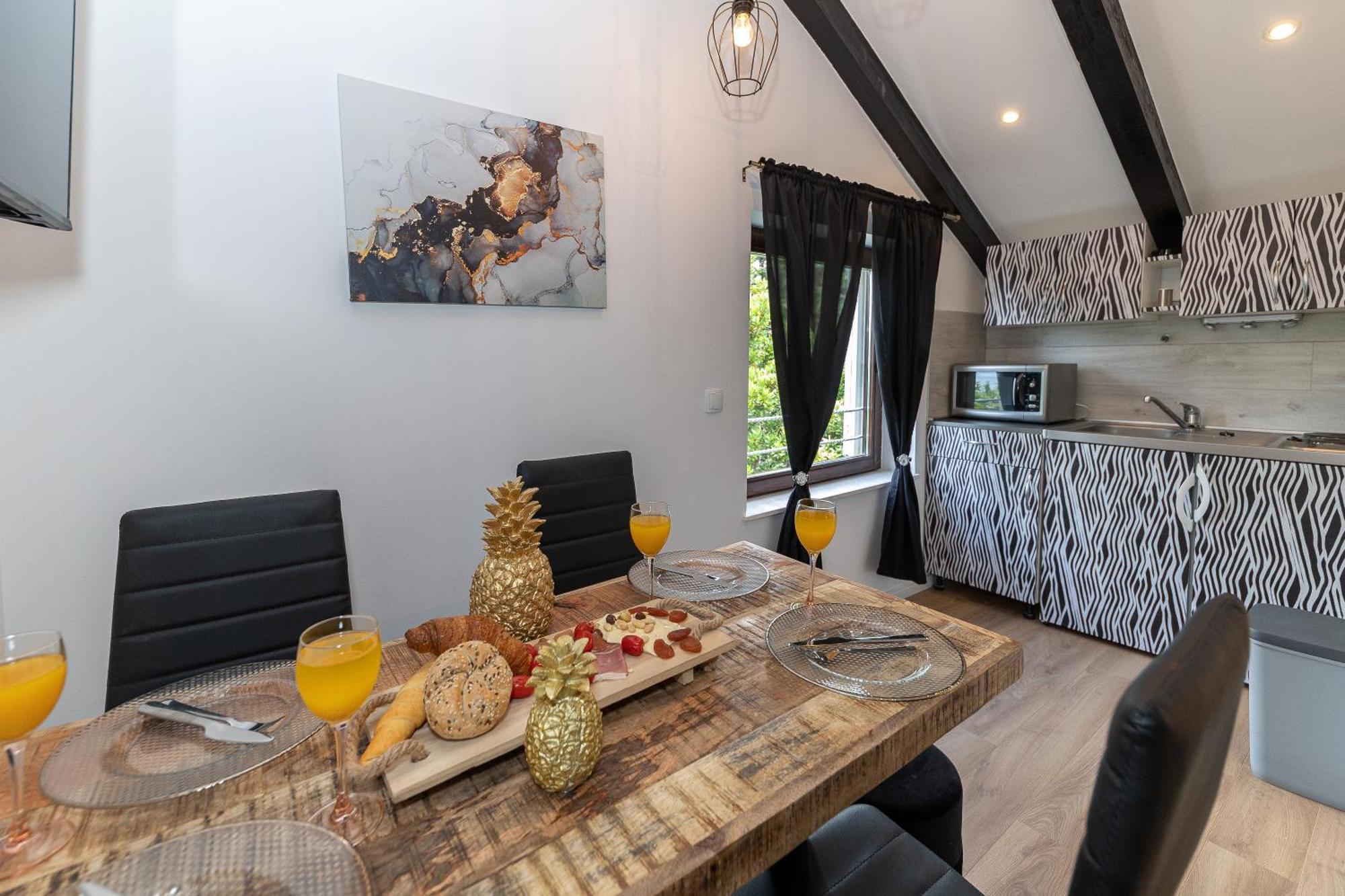 Sea House Lea Apartment โนวีวีโนดอลสกี ภายนอก รูปภาพ